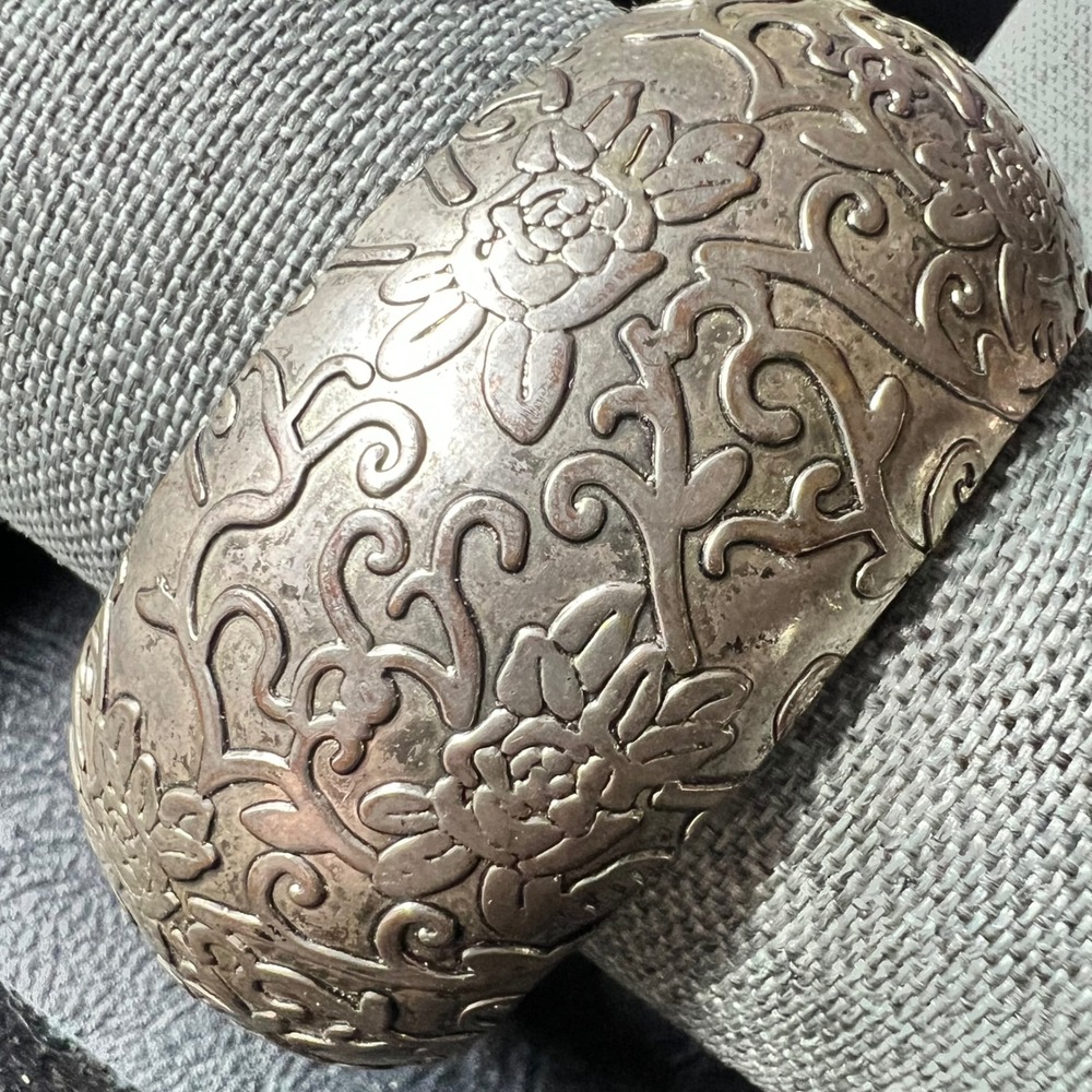 Vintage Floral Embossed Silver Tone‎ Wide Bangle Bracelet Size 8 Cottagecore